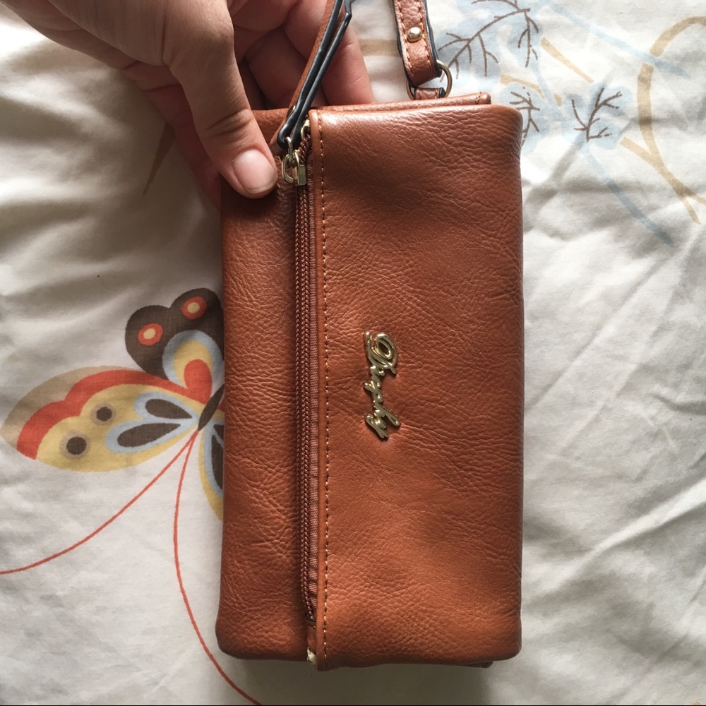 Cute clutch
